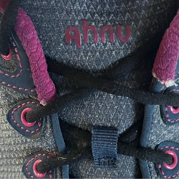 Ahnu by Teva Women’s Waterproof Hiking Shoes | Approx. Size 9-9.5 | Vibram Sole - Picture 4 of 14